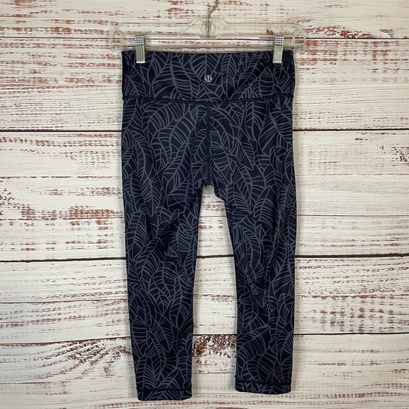 lululemon athletica Pants - Lululemon Banana Leaf Wunder Under crop Leggings Size 4 Luxtreme